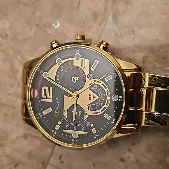 Mens gold geneva watch - Picture 3 of 3